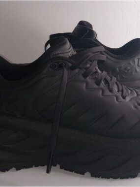 Hoka Bondi Sr women’s size 8. Shoes only worn once lightly shoes still look new.